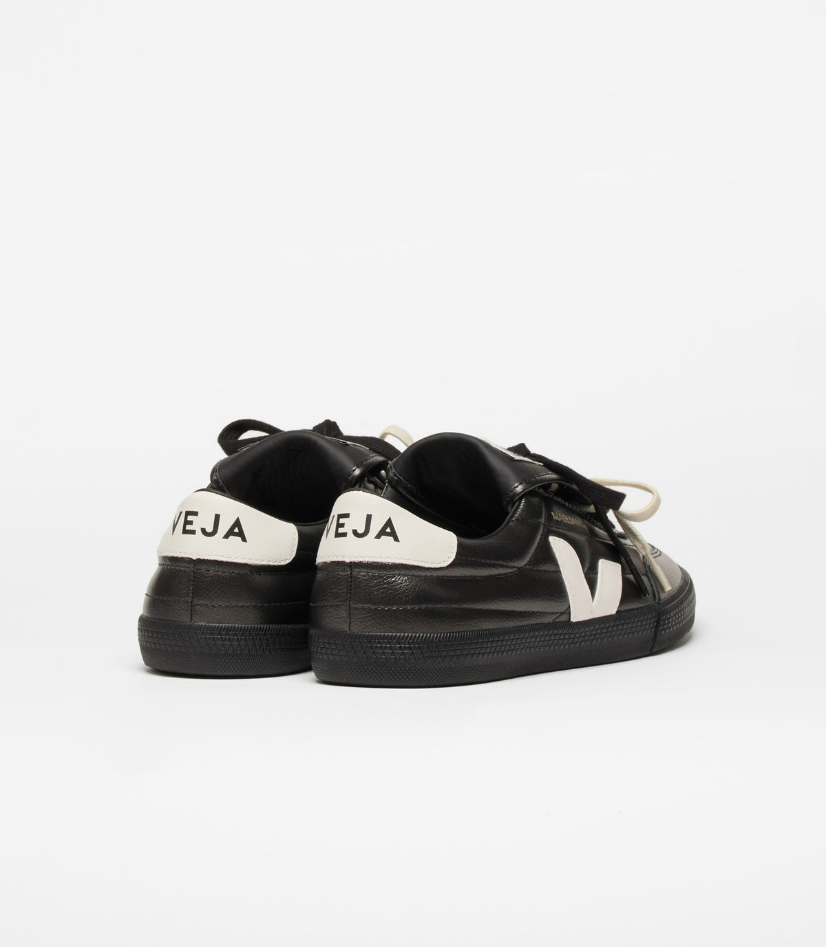 Magliano x Veja Panenka Titanium
