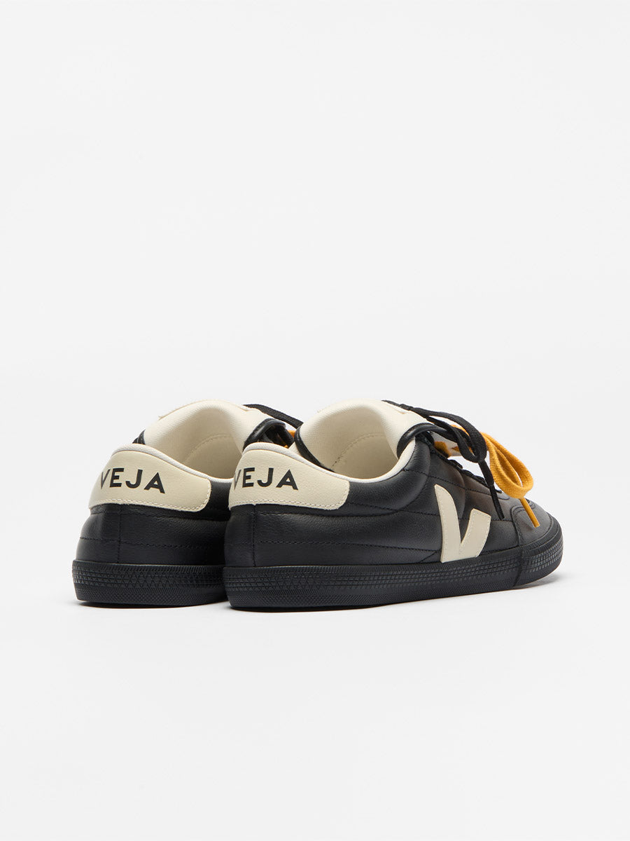 Magliano x Veja Panenka Black
